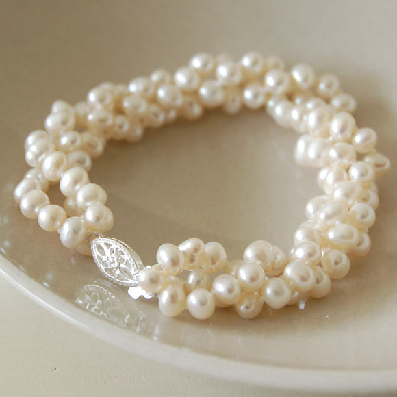 Tiffany & Co Pink Pearl Bracelet RARE | Etsy UK | Pink pearl bracelet,  Cultured pearl bracelet, Pearl bracelet